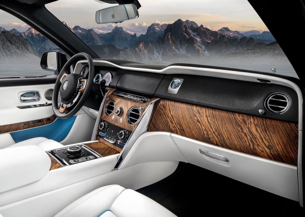 Rolls-Royce-Cullinan-2019-1024-18