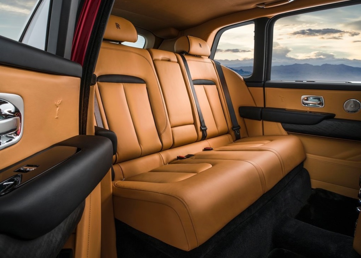 Rolls-Royce-Cullinan-2019-1024-19