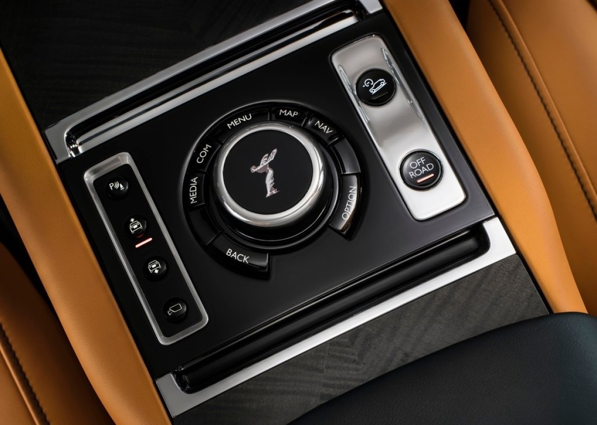 Rolls-Royce-Cullinan-2019-1024-1c