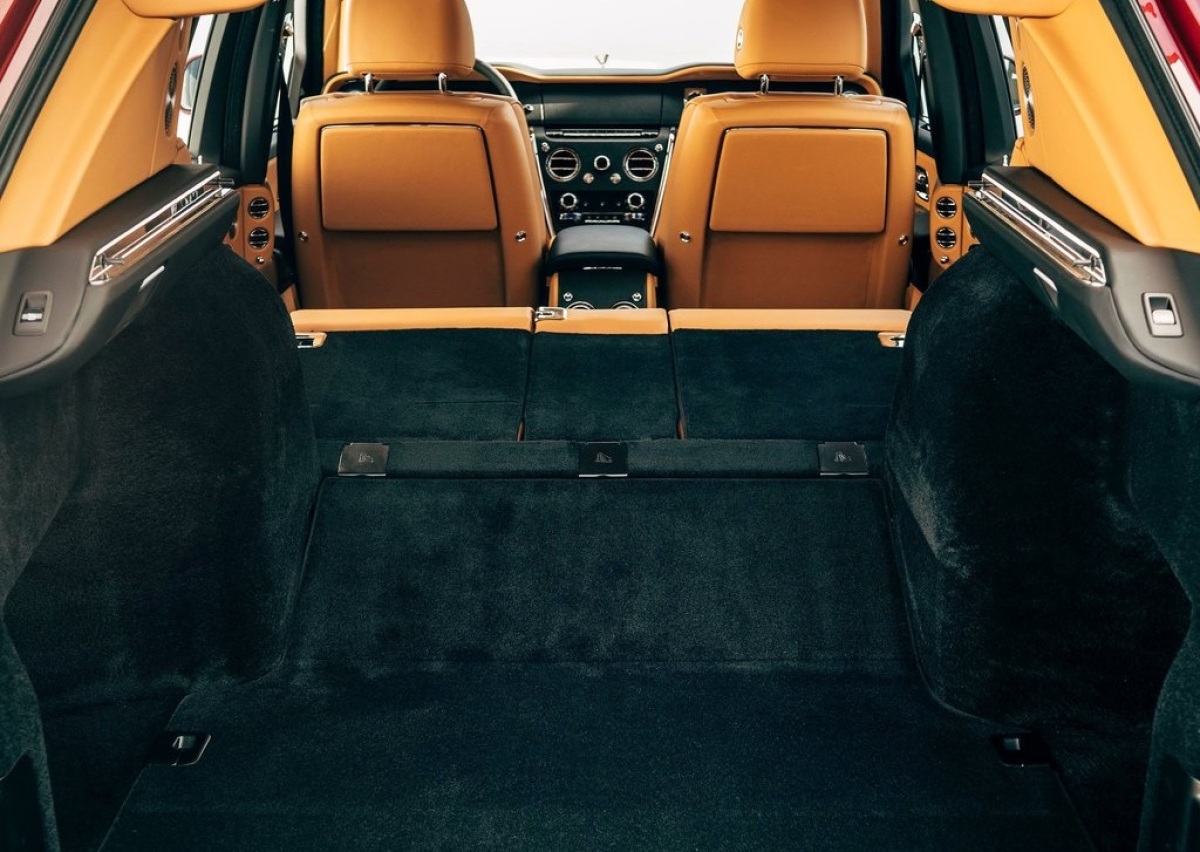 Rolls-Royce-Cullinan-2019-1024-1d