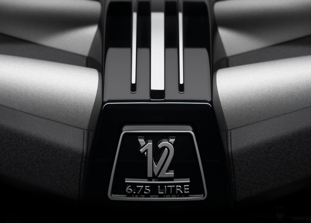 Rolls-Royce-Cullinan-2019-1024-20