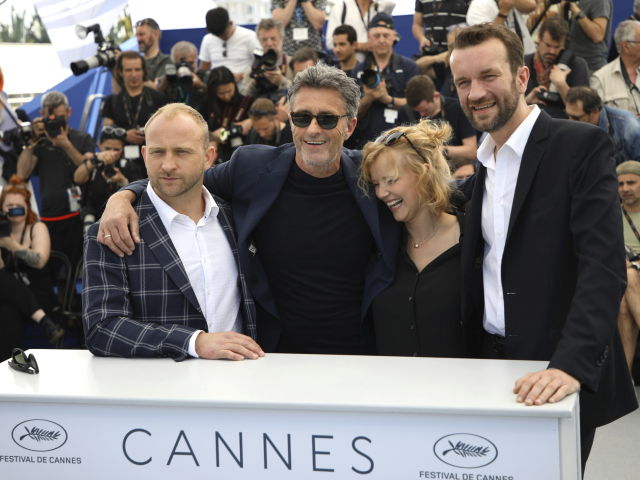 Zľava: Herec Borys Szyc, režisér Pawel Pawlikowski a herci Joanna Kulig a Tomasz Kot predstavili film Studená vojna.