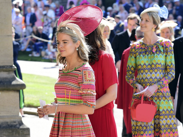 Cressida Bonas, bývalá priateľka princa Harryho, prichádza na svadobný obrad. 