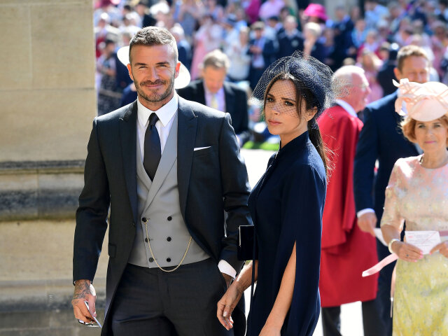 David Beckham a jeho manželka Victoria Beckham prichádzajú na kráľovskú svadbu. 