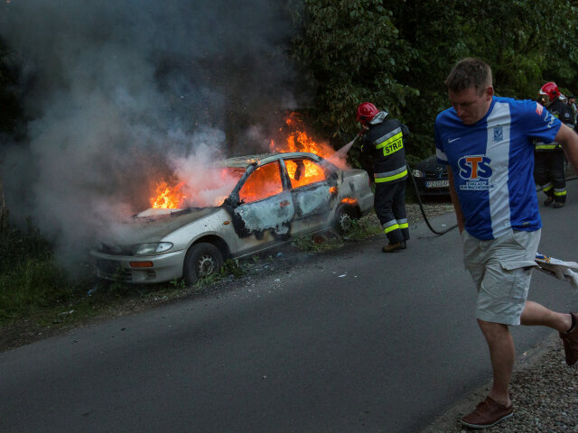 Legia Varšava, fanúšik, auto, oheň
