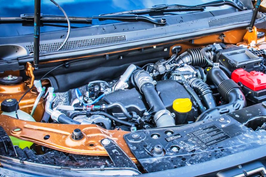 Motor 1,2 TCe je pre Duster živou vodou. Ponúka slušnú dynamiku, harmonický a tichý chod a s citlivou nohou na plyne aj akceptovateľnú spotrebu.