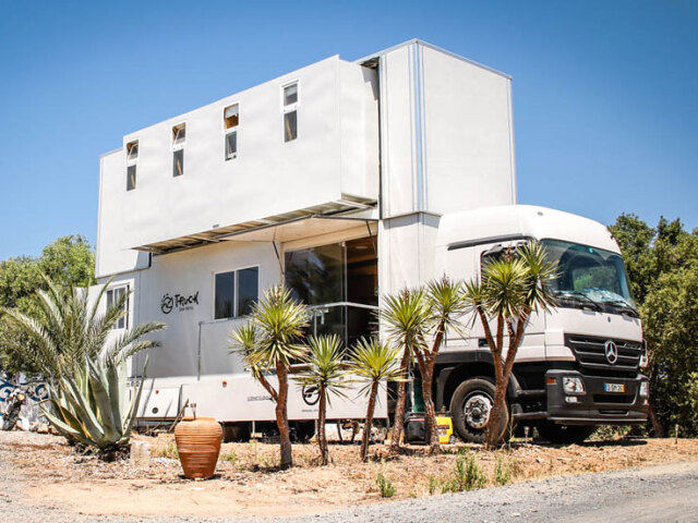 Mercedes-Benz Actros - Truck Surf Hotel