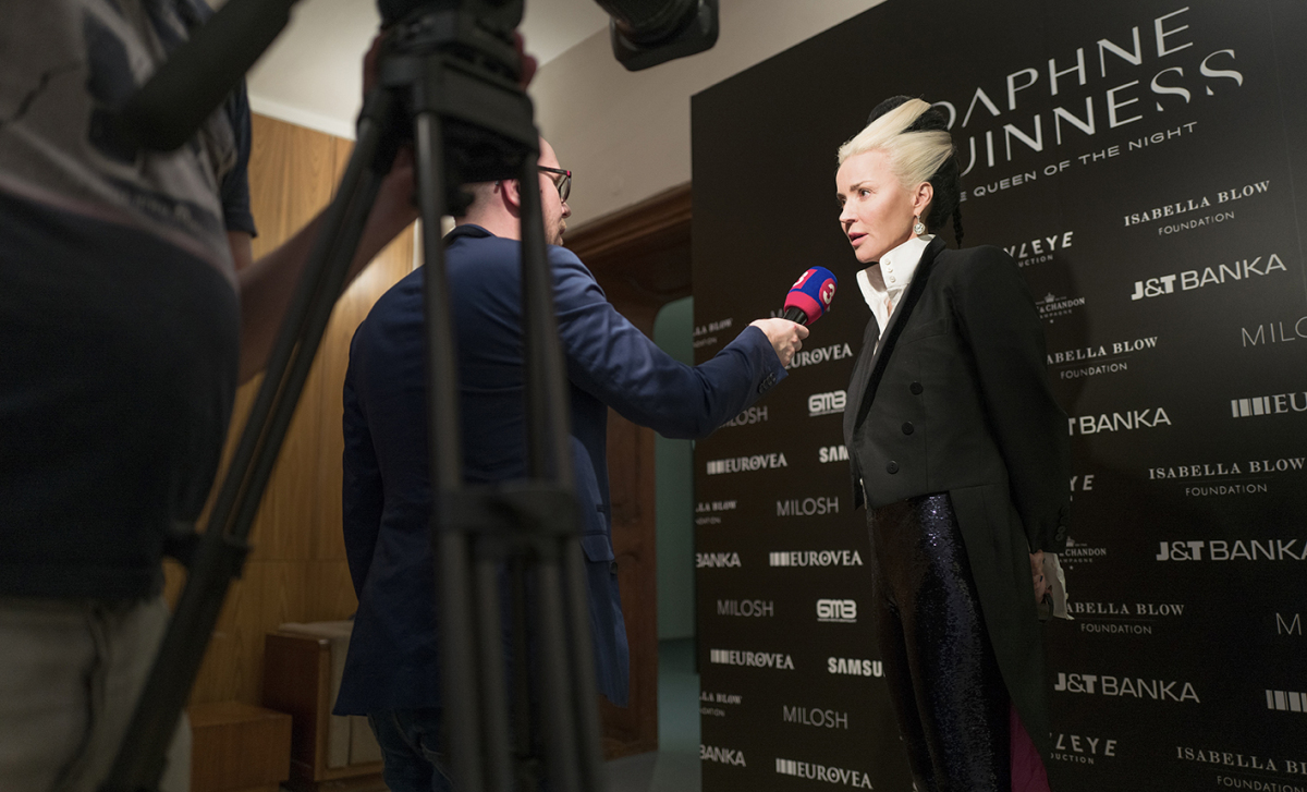 Daphne Guinness poskytla počas návštevy Bratislavy pár rozhovorov. 