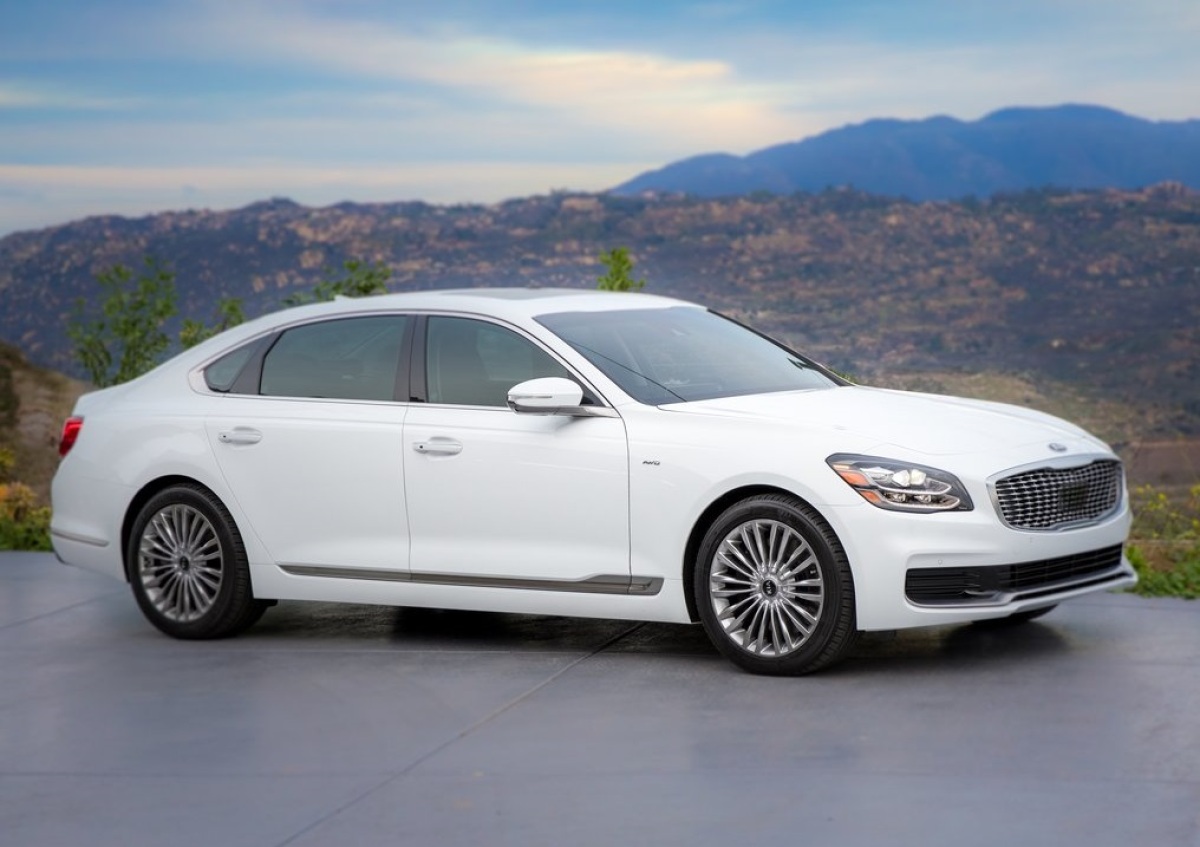 Kia-K900-2019-1024-01
