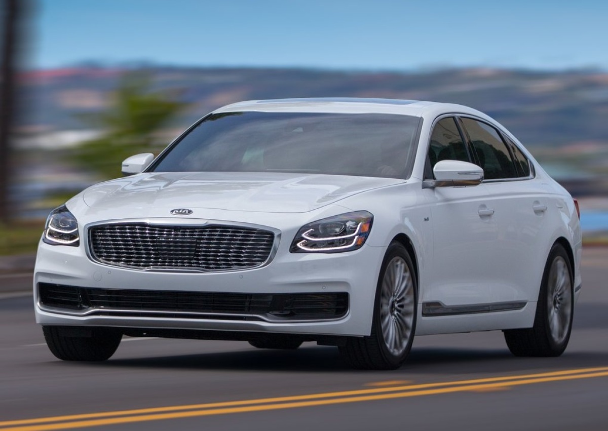 Kia-K900-2019-1024-03