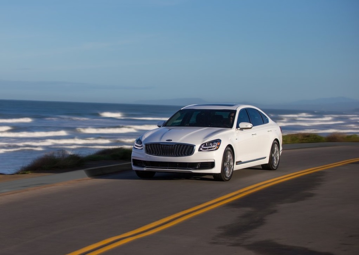 Kia-K900-2019-1024-07