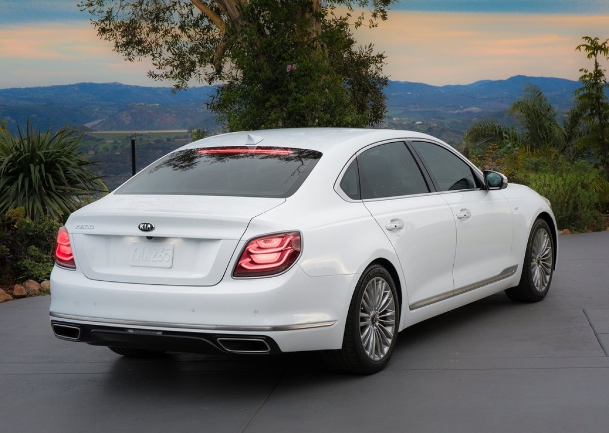 Kia-K900-2019-1024-0b