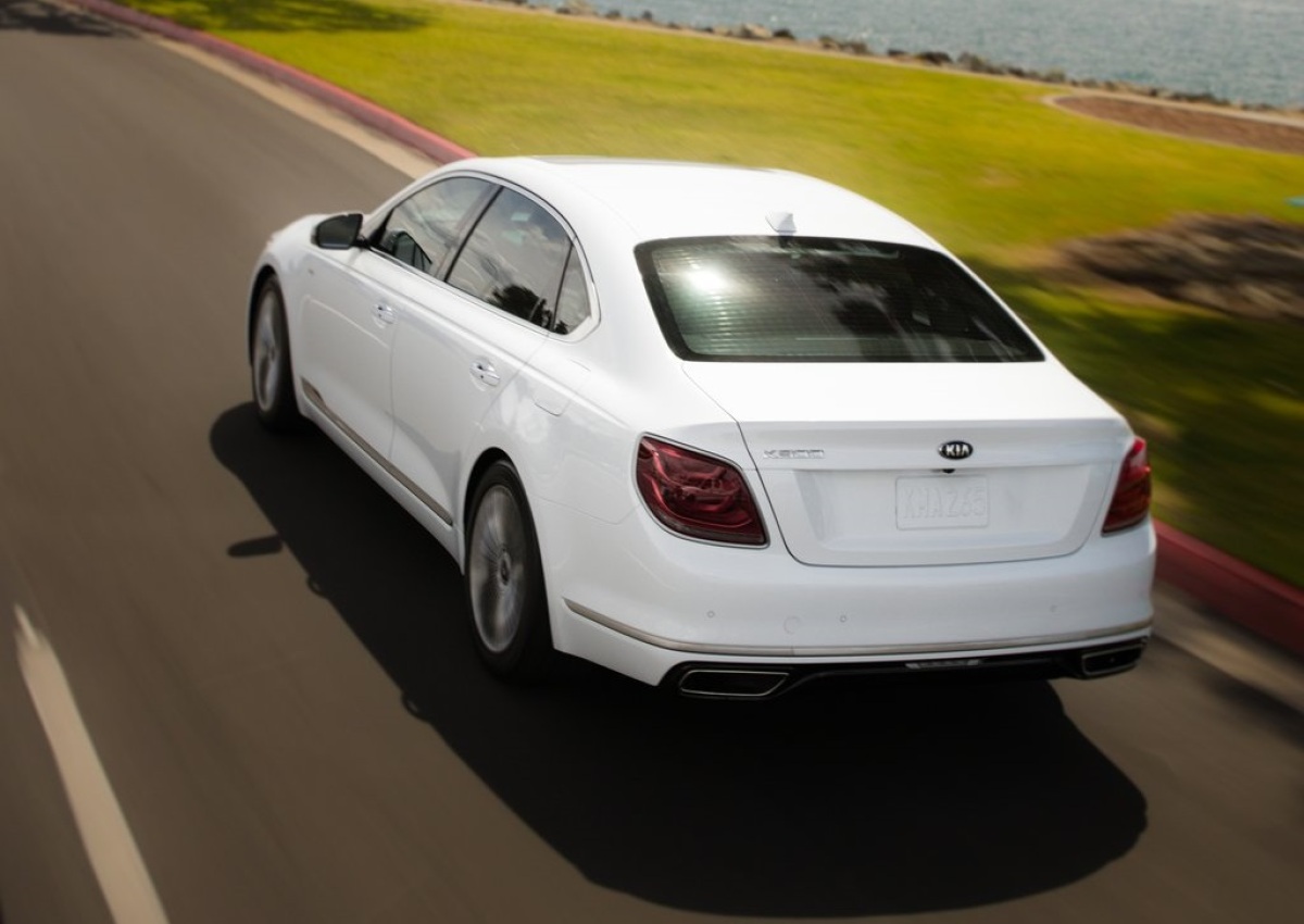 Kia-K900-2019-1024-0c