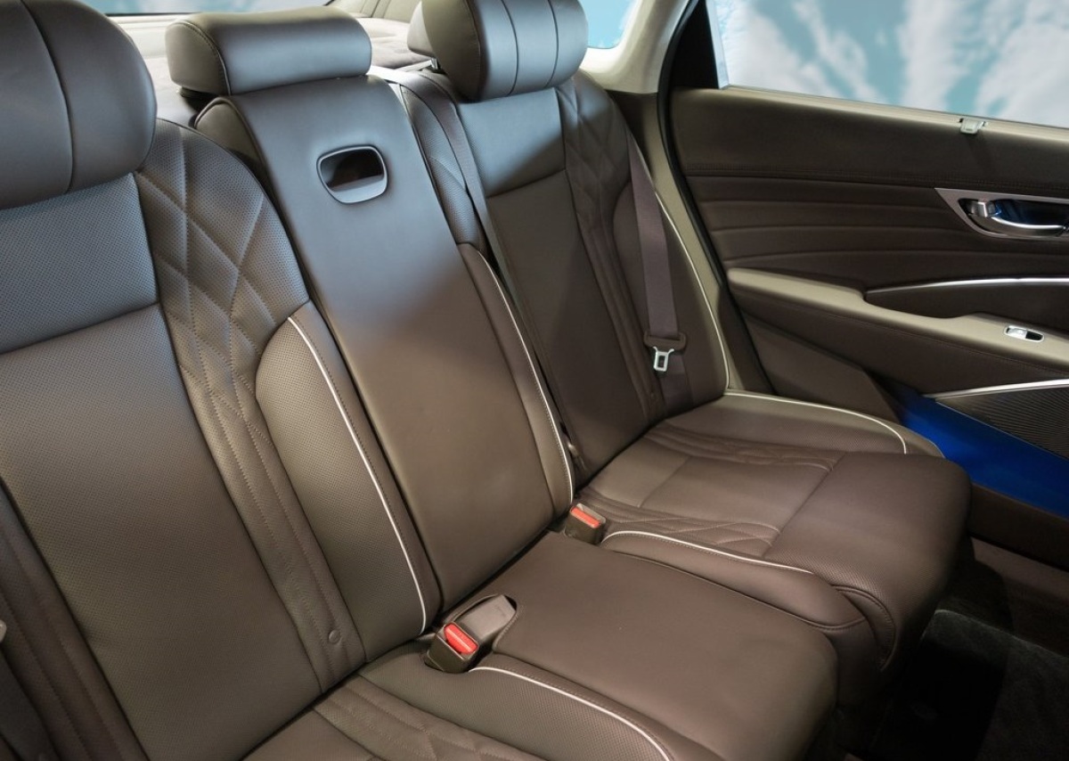 Kia-K900-2019-1024-12