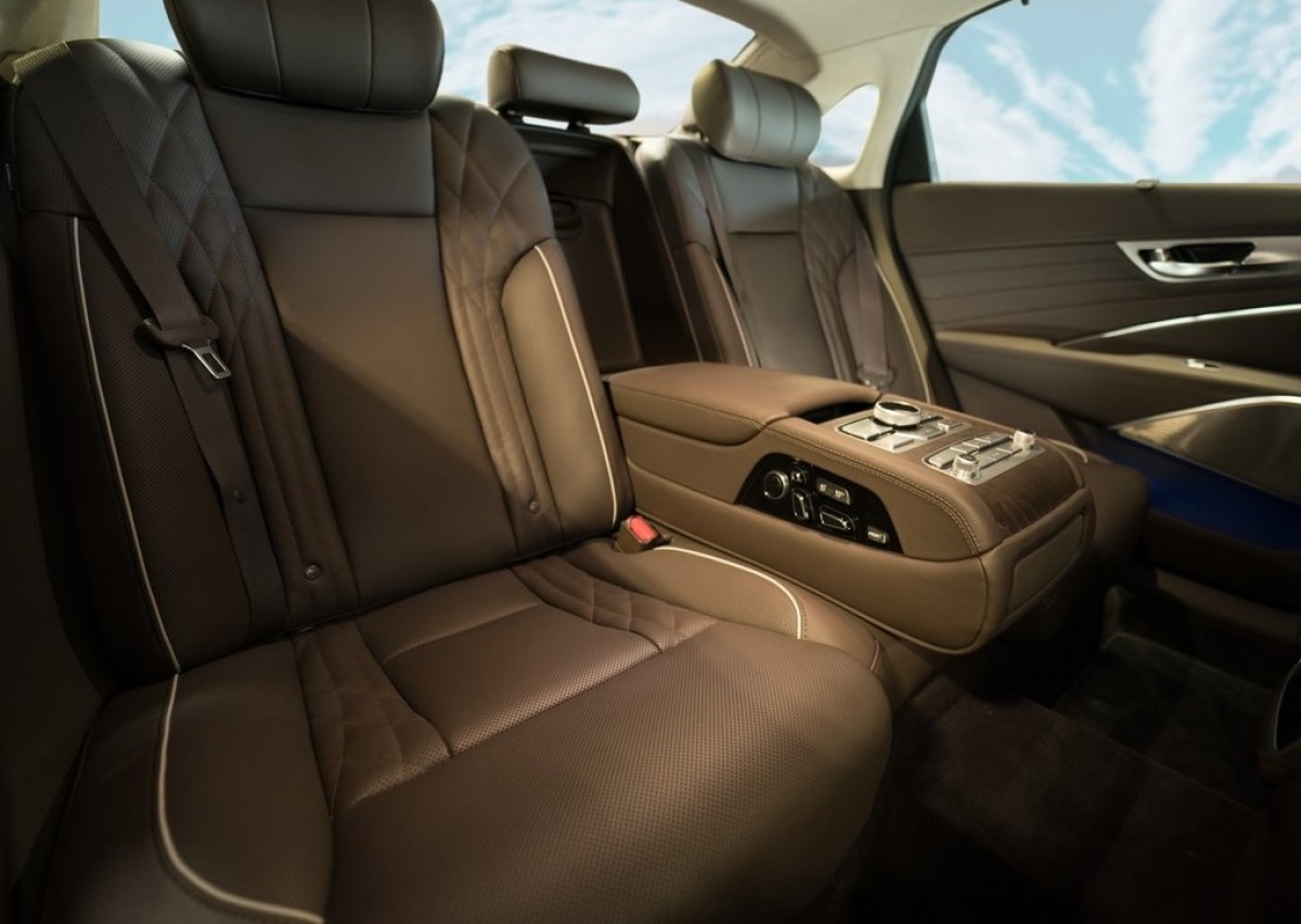 Kia-K900-2019-1024-13