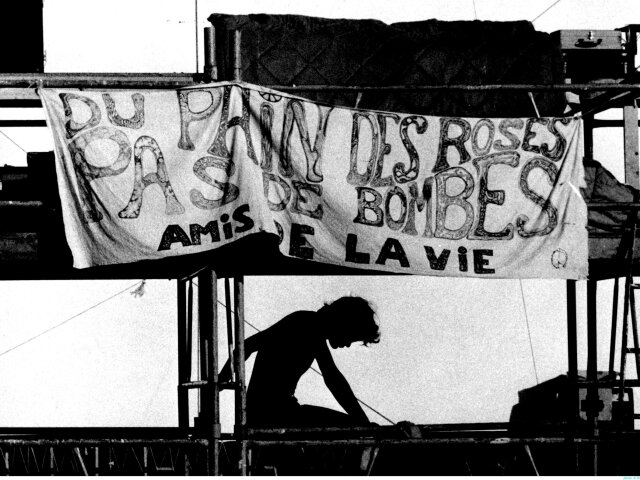 Paríž, máj 1968, clieb a ruže nie bomby