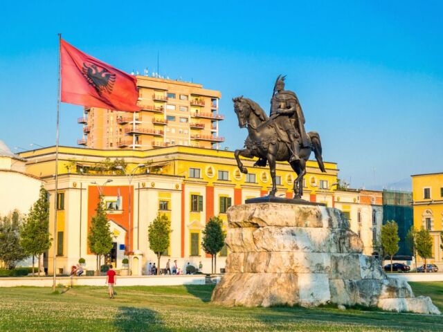 Tirana, Albánsko, socha, jazdec