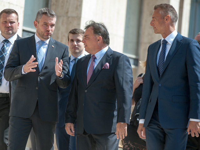 Veľký Krtíš, vláda, Pellegrini, výjazdové rokovanie