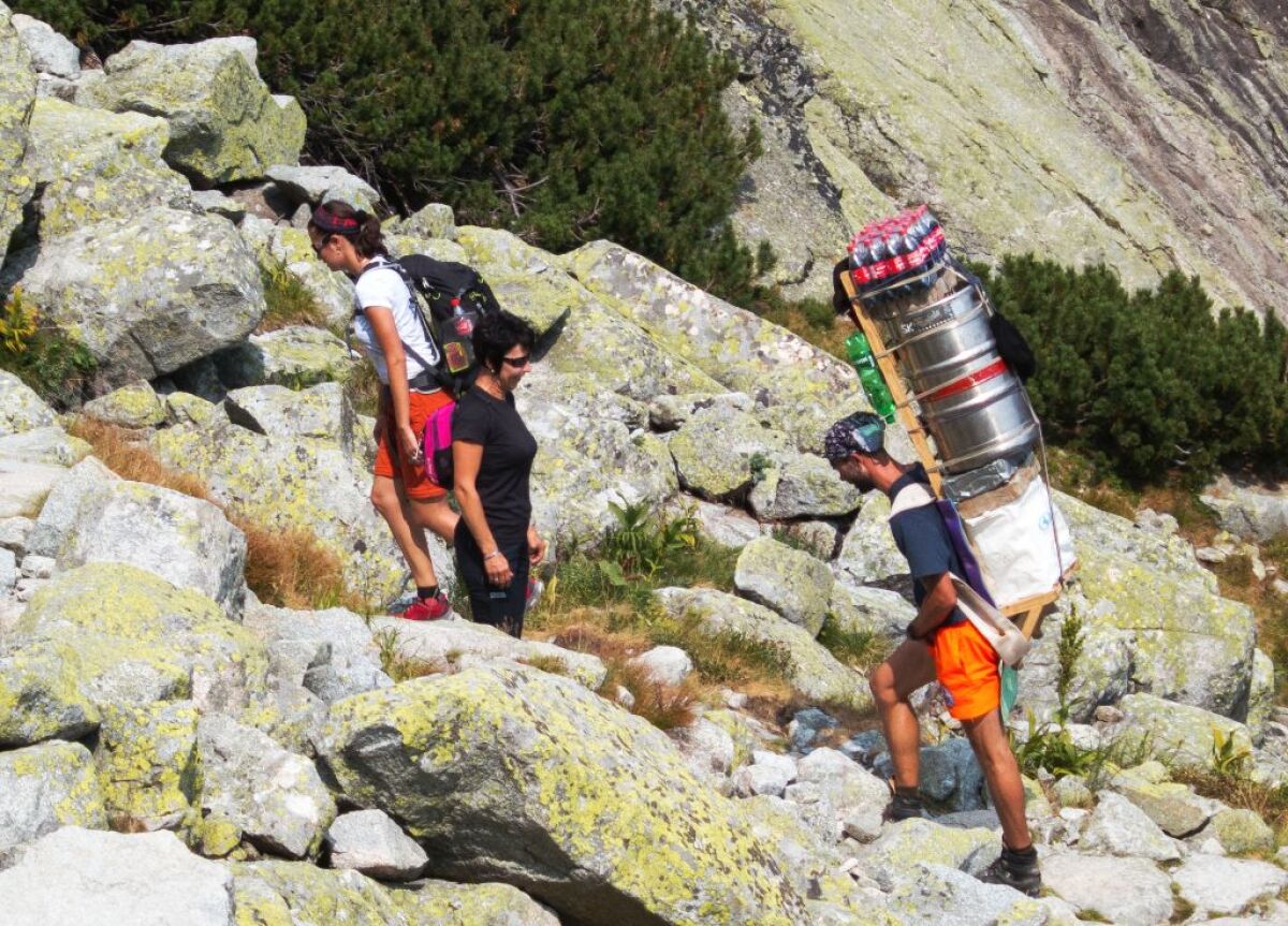 Nosiči, šerpovia, Vysoké Tatry, náklad, turistika, zásobovanie