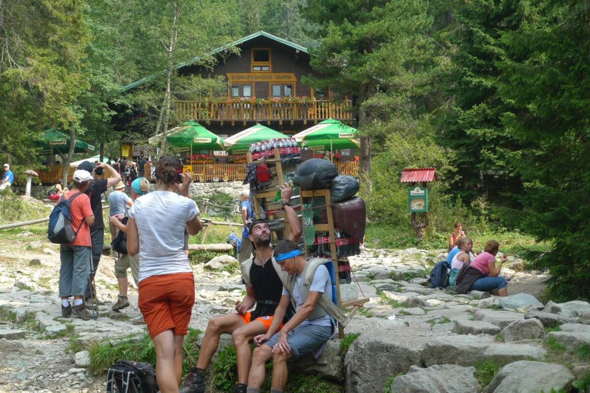 Nosiči, šerpovia, Vysoké Tatry, náklad, Zamkovského chata, turistika, horsky nosic, vynaska,