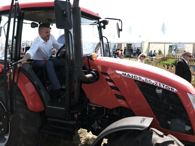 peter pellegrini, traktor