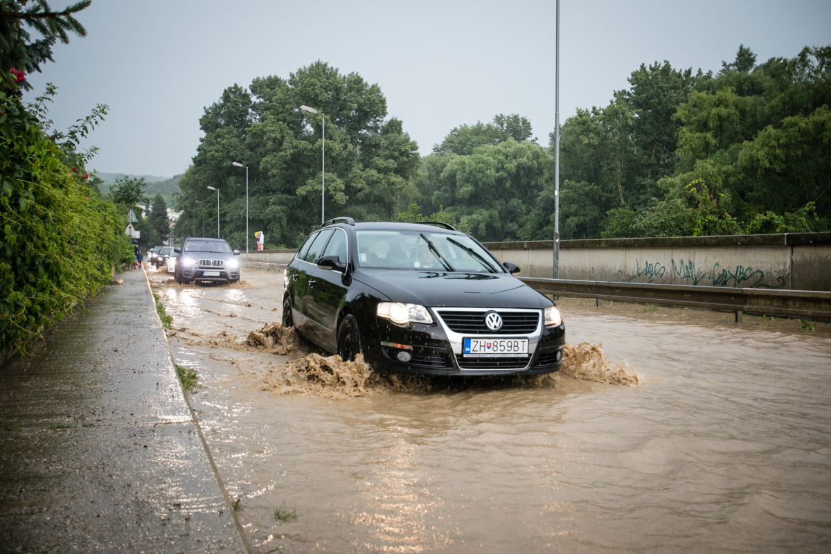 POČASIE: Silná búrka v hlavnom meste