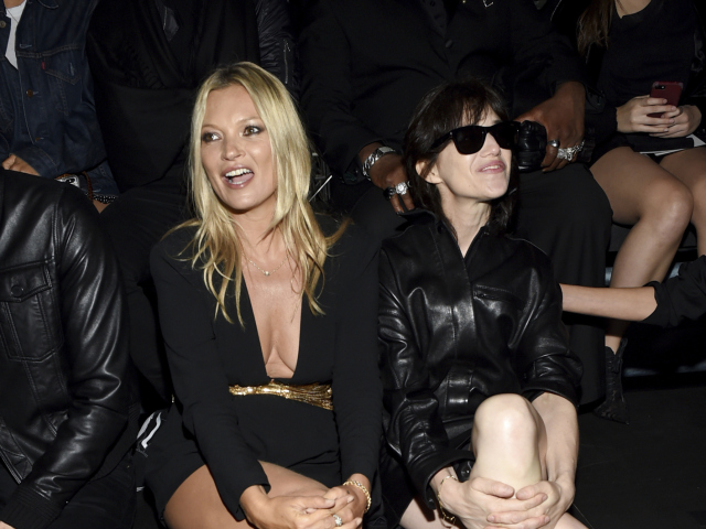 Kate Moss (vľavo) a herečka Charlotte Gainsbourg