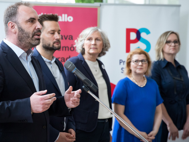 Predstavenie 25 členov Teamu Vallo,