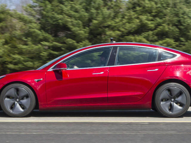 Tesla 3 - brzdy
