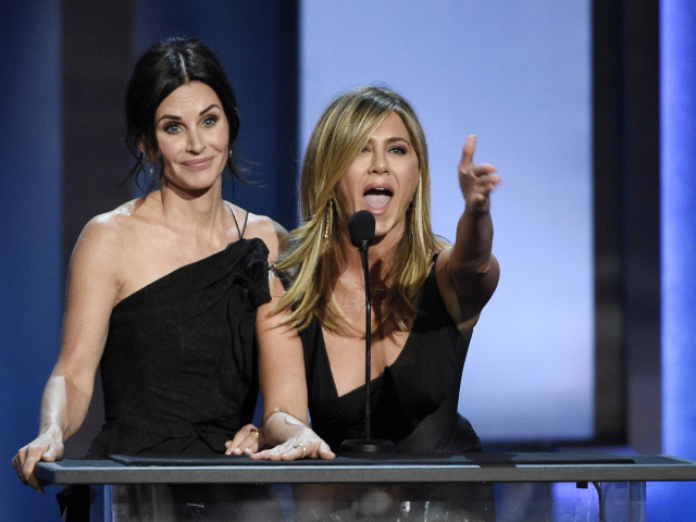 Courteney Cox (vľavo) a Jennifer Aniston 