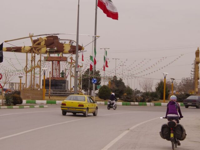 Irán očami cyklocestovateľa, Oliver a Janka - cycle2inspire