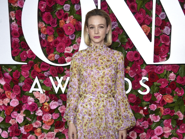 Britská herečka Carey Mulligan prišla oblečená do kreácie Giambattista Valli.