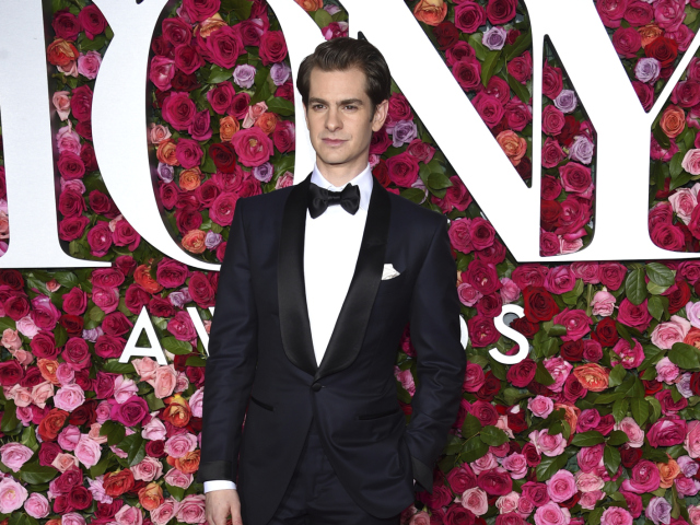 Herec Andrew Garfield, ktorý si odniesol aj cenu za výkon v hre Anjeli v Amerike. 