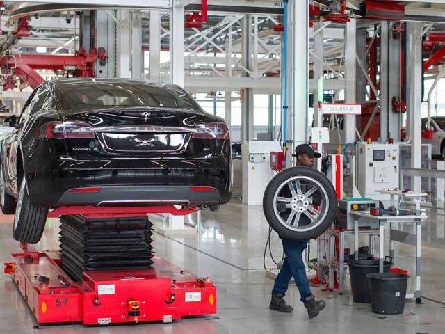 Tesla - výroba Fremont