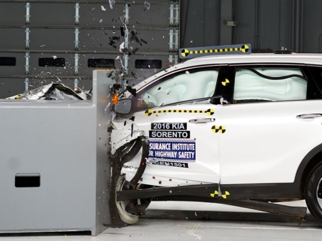 IIHS - Kia Sorento