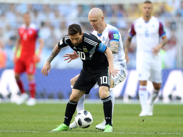Lionel Messi, Emil Hallfredsson
