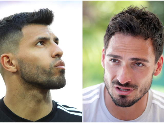 Futbalisti Sergio Aguero (vľavo) a Matt Hummels. 