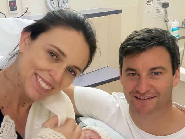 Jacinda Ardern a jej partner Clarke Gayford