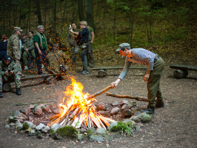 tramping, výročný oheň,