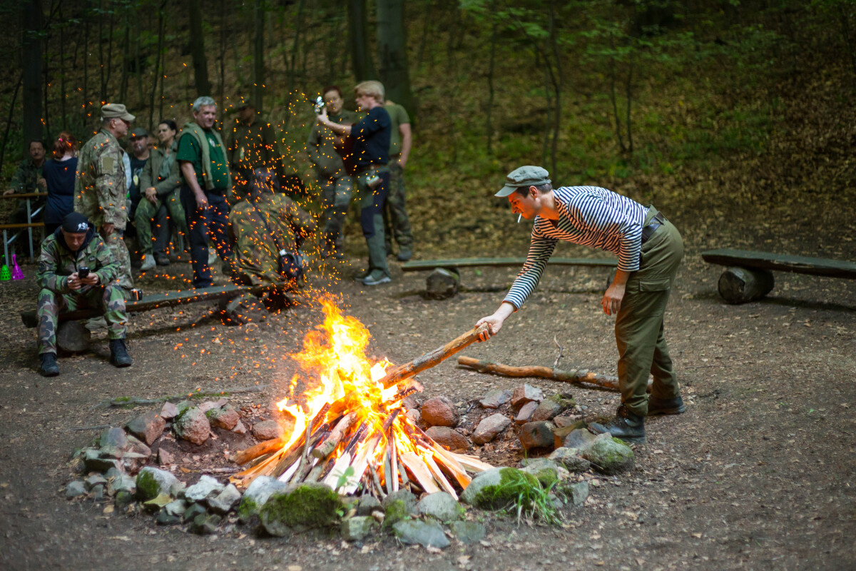 tramping, výročný oheň,