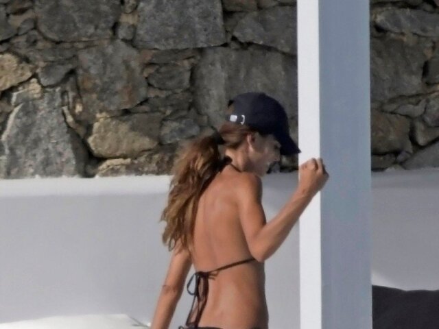 Modelka Isabel Goulart predvádzala svoje krivky na ostrove Mykonos. 