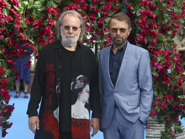 Členovia skupiny ABBA - Benny Andersson (vľavo) a Bjorn Ulvaeus.
