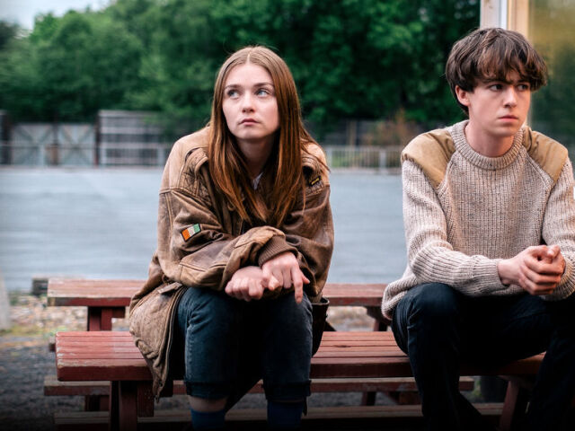 Jessica Barden a Alex Lawther v seriáli The End of the F...ing World. 