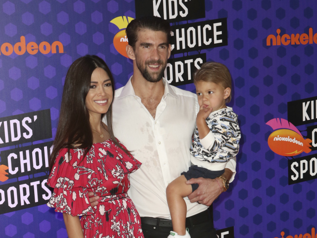 Plavec Michael Phelps, jeho partnerka Nicole Johnson a ich syn Boomer Phelps.
