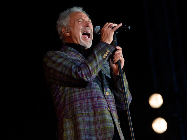 Britský spevák Tom Jones na archívnom zábere.