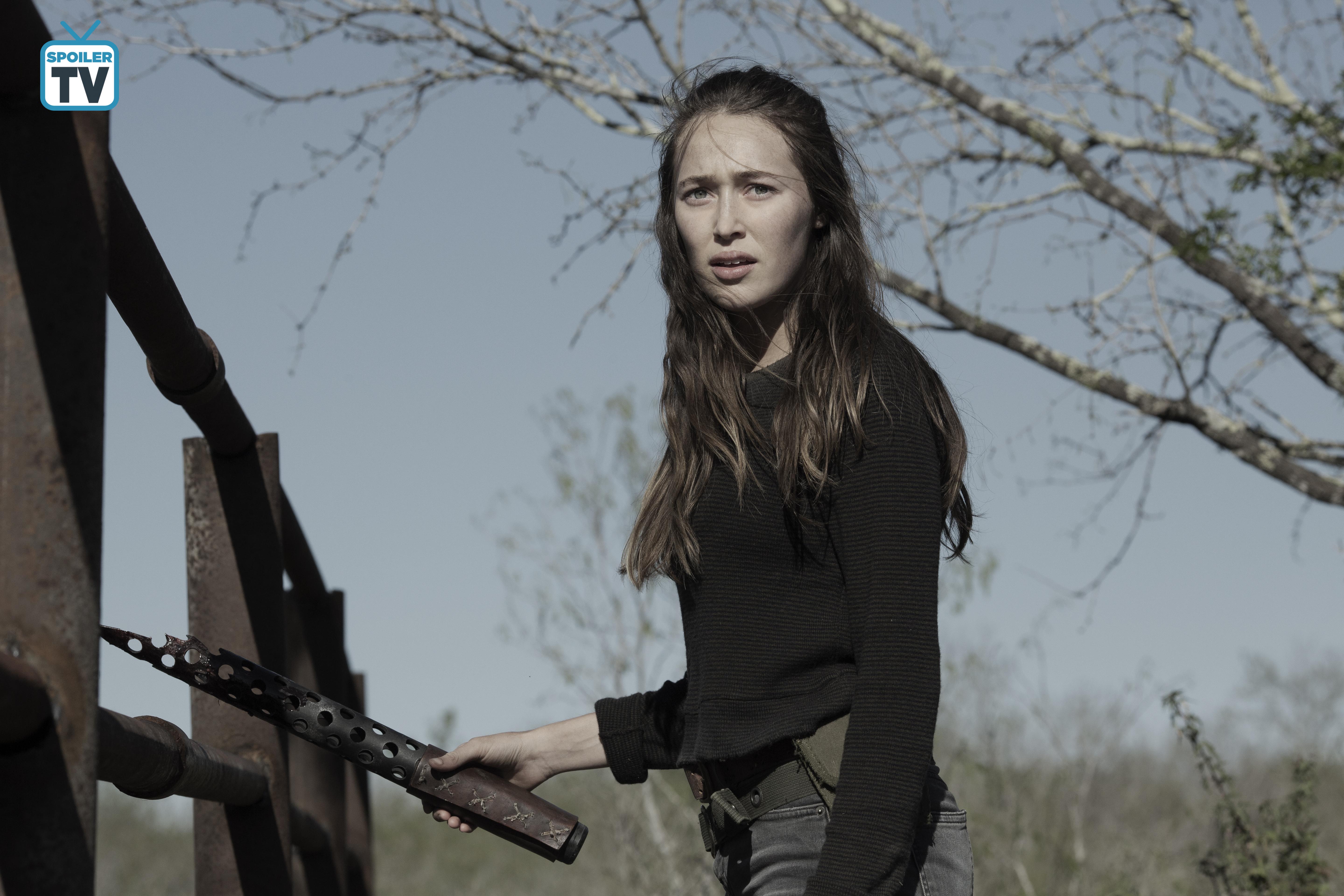 Z pôvodného obsadenia zostala len Alicia (Alycia Debnam-Carey). Vo Fear the Walking Dead účinkujú už len nové postavy.