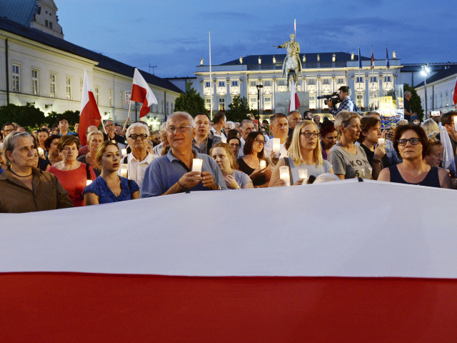 poľsko, protest, súdy