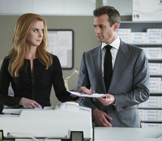 suits, kravaťáci, harvey, donna,