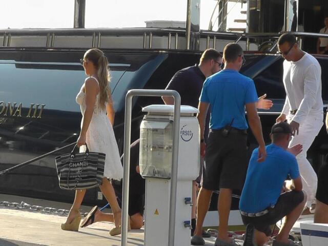 Speváčka Jennifer Lopez na návšteve ostrova Capri. 