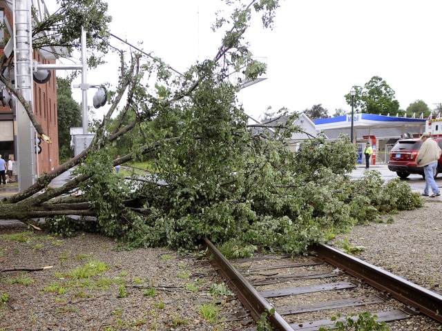 búrka, strom, počasie, železnica,
